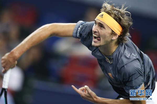 由于伤病困 由于伤病困