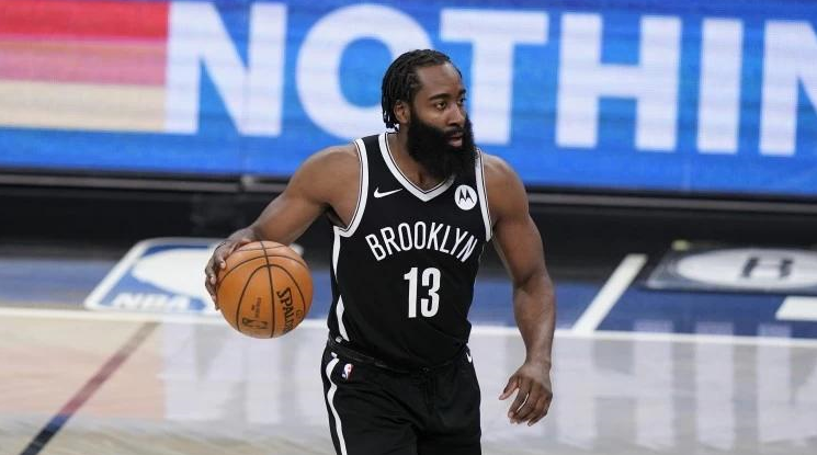 还在进攻端 还在进攻端